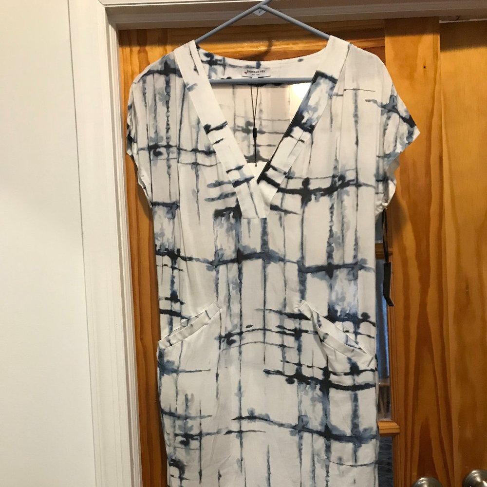 Emerson Fry V Column Dress White Blue Ink Lines 00
